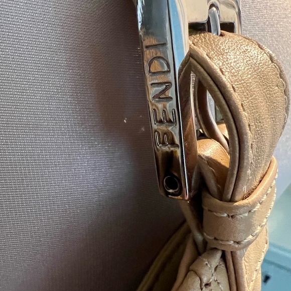 π₯ Vintage Fendi leather purse π₯ - Picture 14 of 16